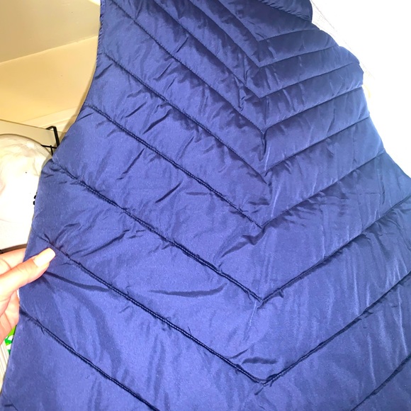 NEW Gap Vest -Medium - Picture 6 of 6